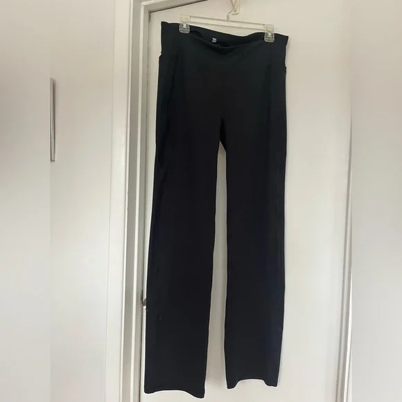 “All in Motion” athletic style black pants (Target brand)
Wide waistband - Picture 1 of 4